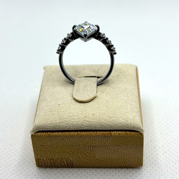 Bomb Party Ring - Picture 4 of 6